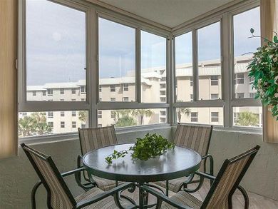 Lanai with Table & Chairs